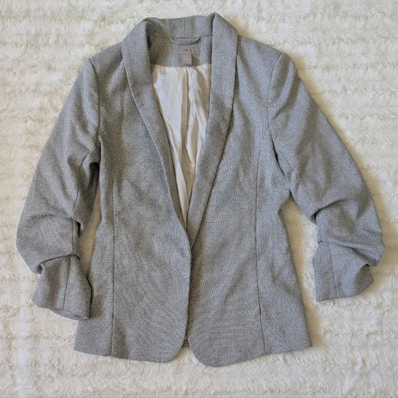 H&M Gray Cropped Blazer with Modern Silhouette - Picture 1 of 3